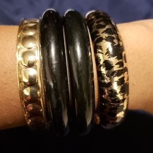Gold leopard print bracelet set